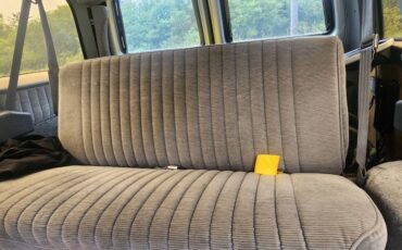Chevy-suburban-1500-4x4-1990-grey-8