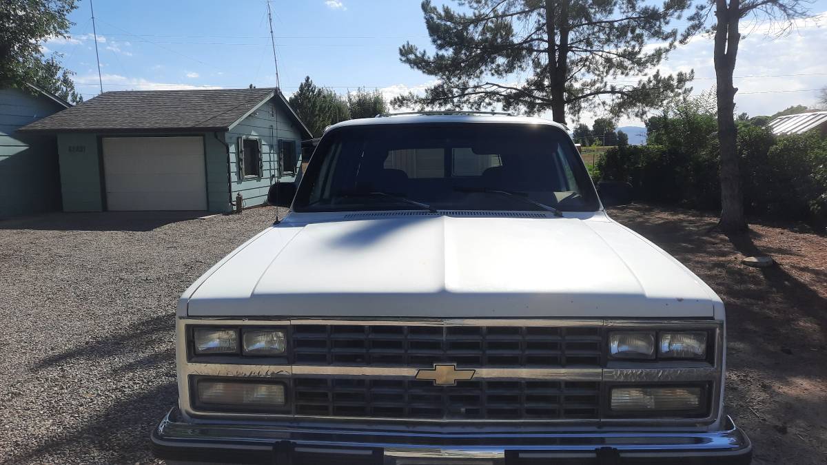 Chevy-suburban-1500-4x4-1991-white-1