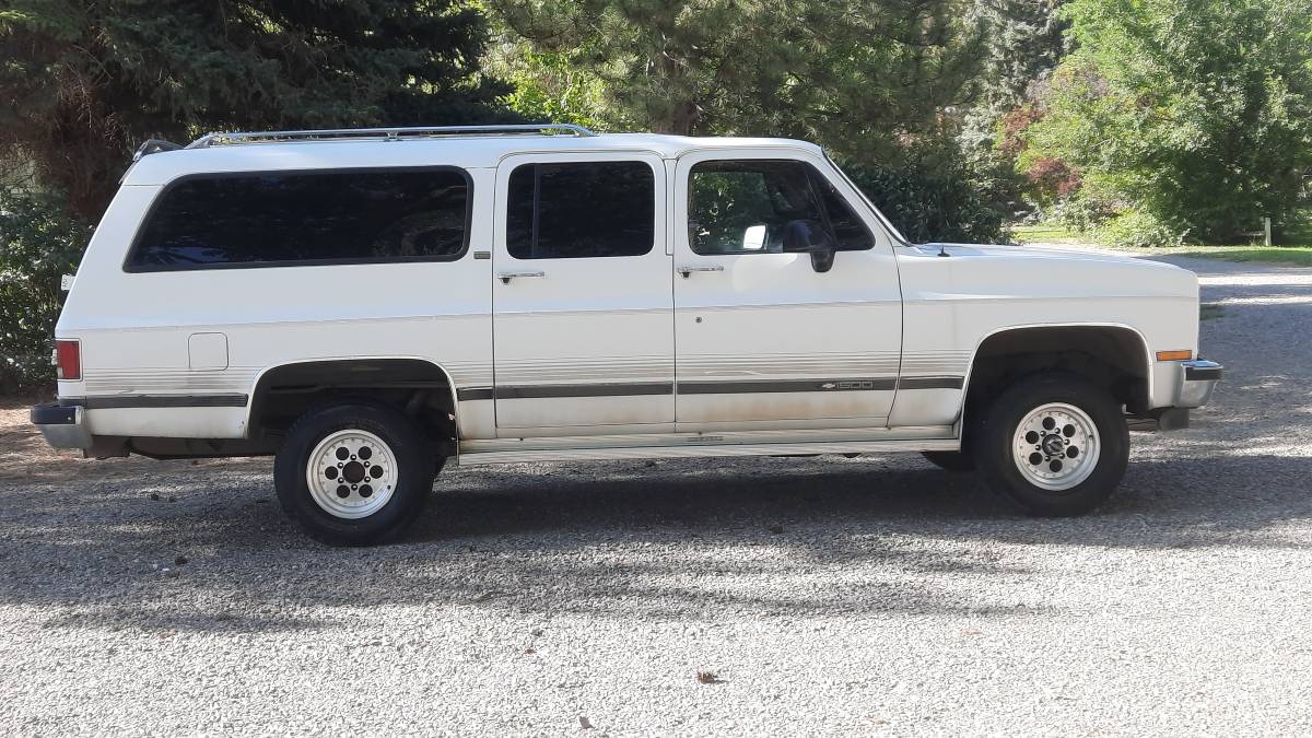 Chevy-suburban-1500-4x4-1991-white