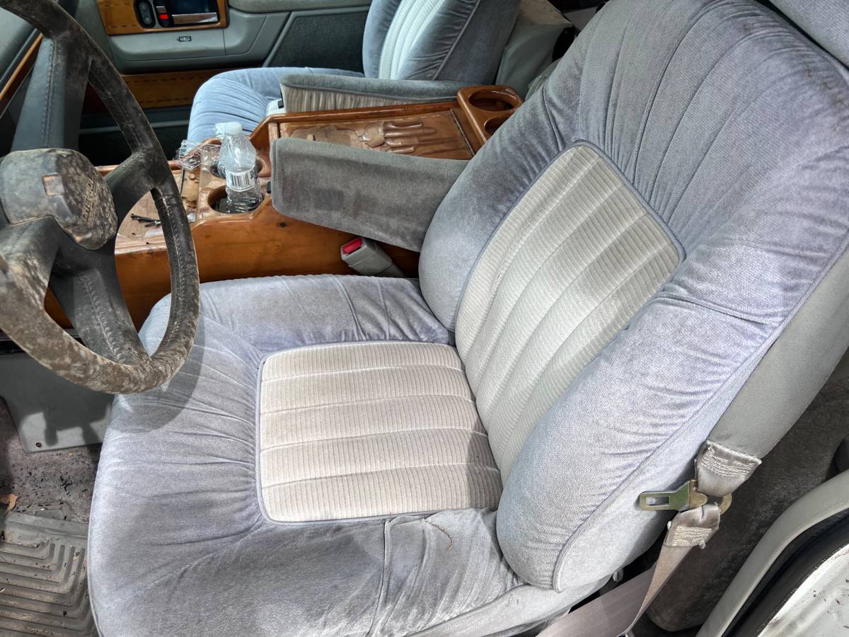 Chevy-suburban-1500-4x4-1993-white-2