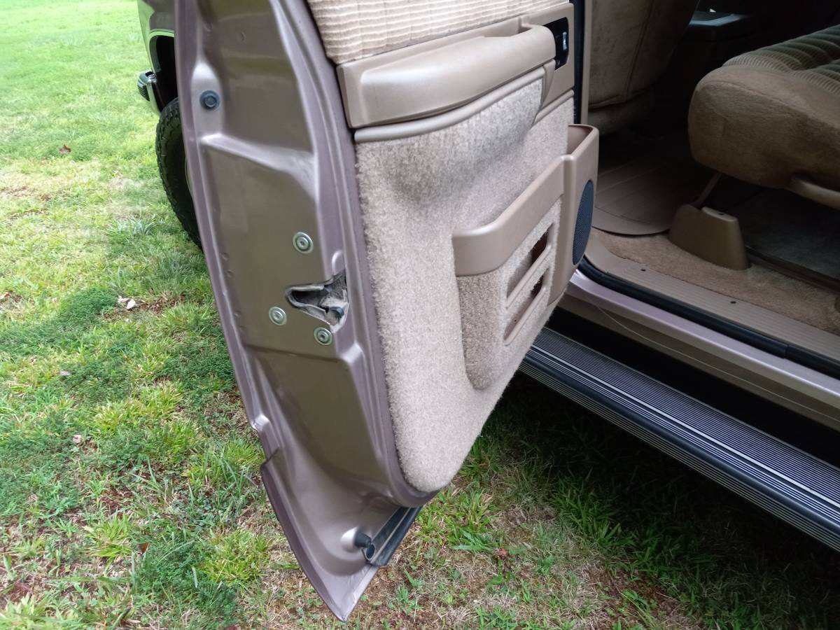 Chevy-suburban-1500-4x4-1994-7