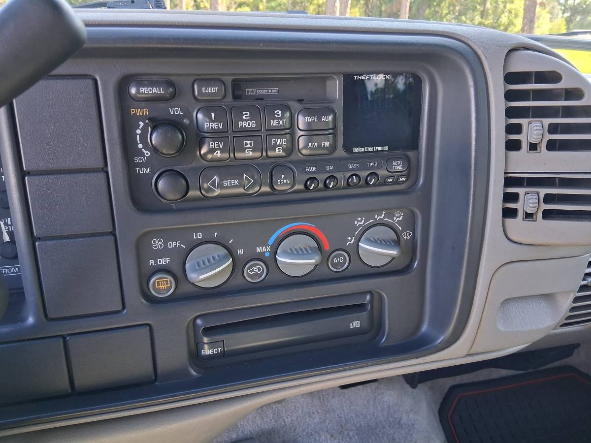Chevy-suburban-1500-4x4-1995-16