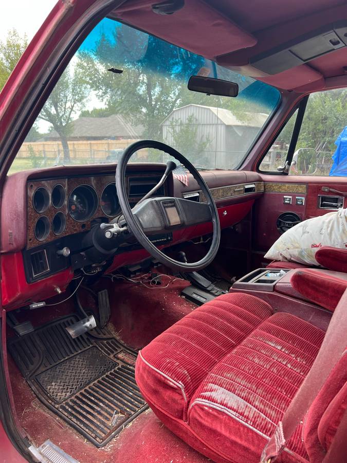 Chevy-suburban-1500-diesel-1990-red-1