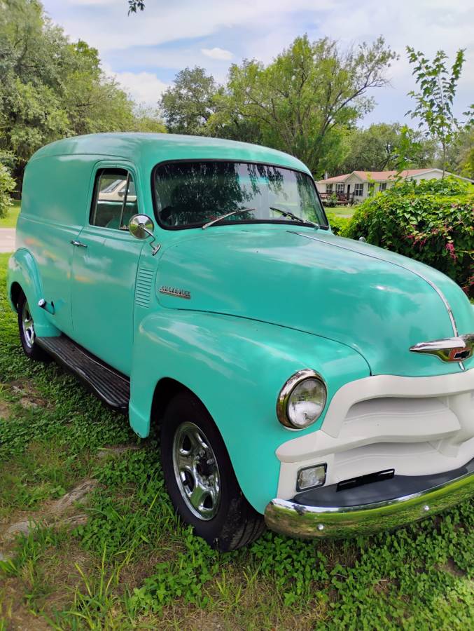 Chevy-suburban-1954