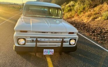 Chevy-suburban-1965-white-12