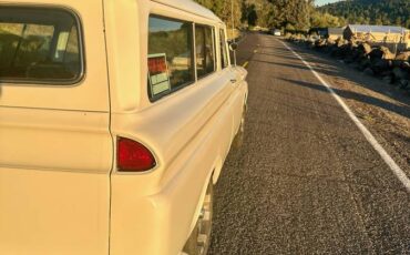 Chevy-suburban-1965-white-3