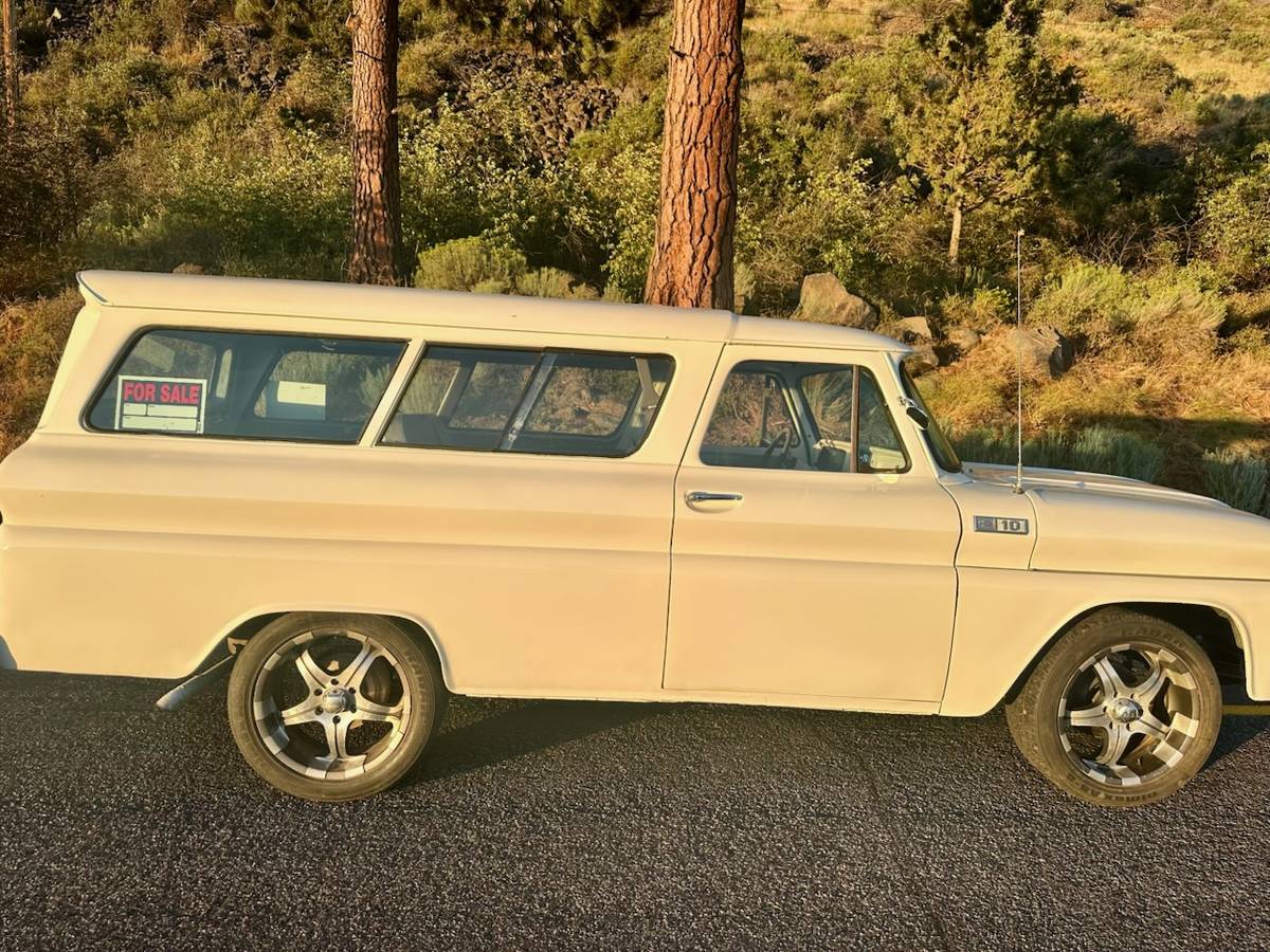 Chevy-suburban-1965-white-4