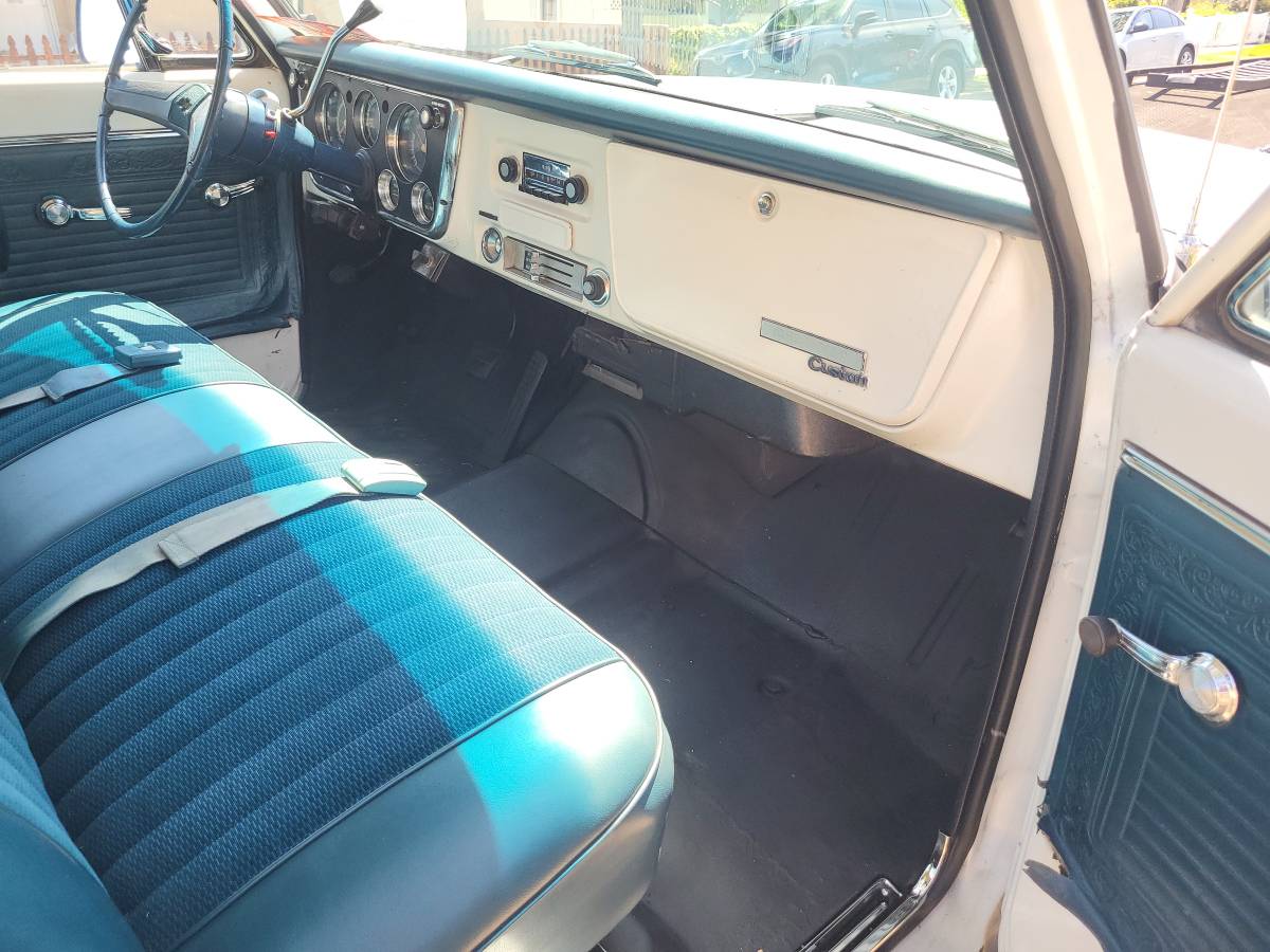 Chevy-suburban-1969-10