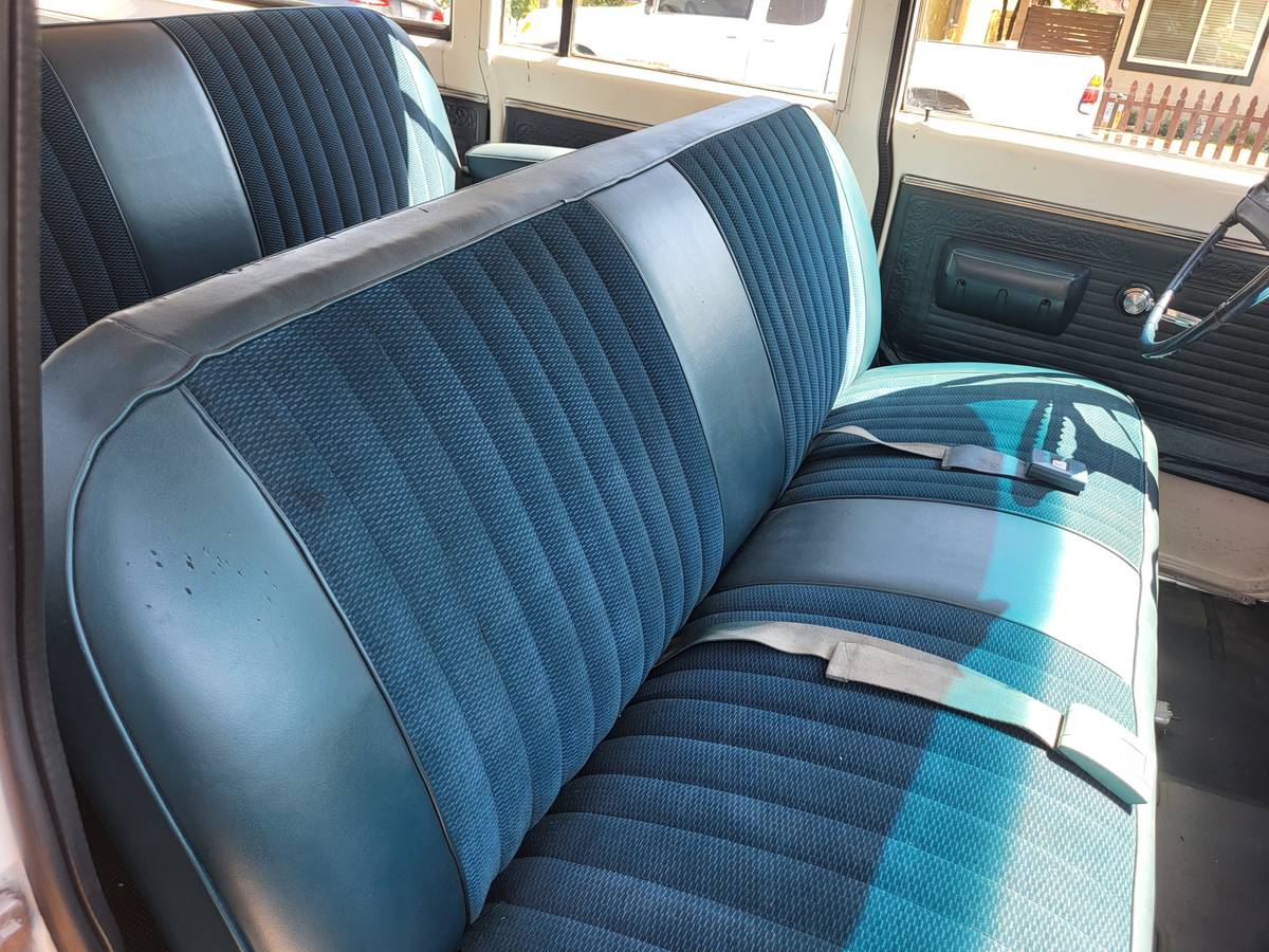 Chevy-suburban-1969-11