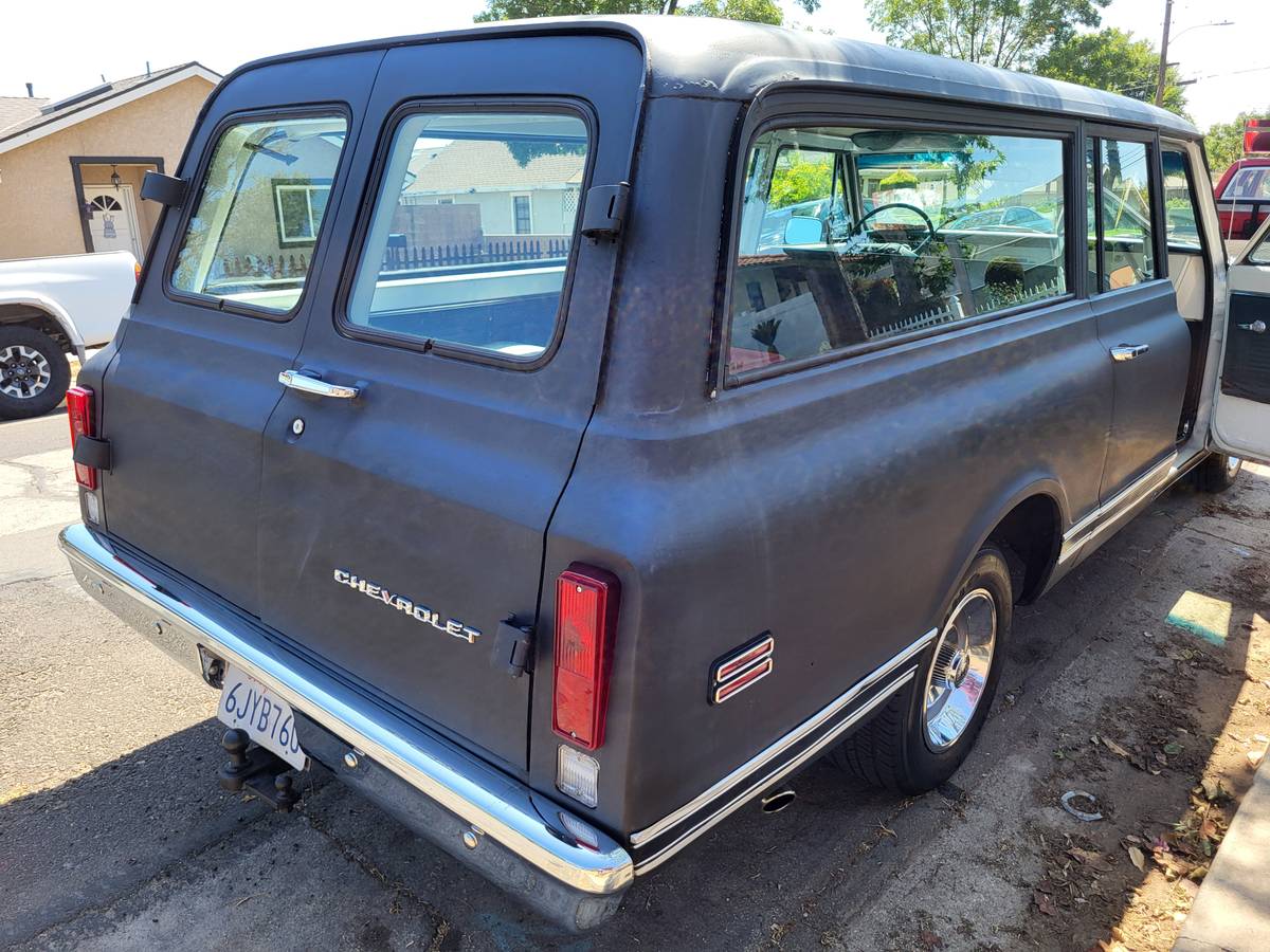 Chevy-suburban-1969-5