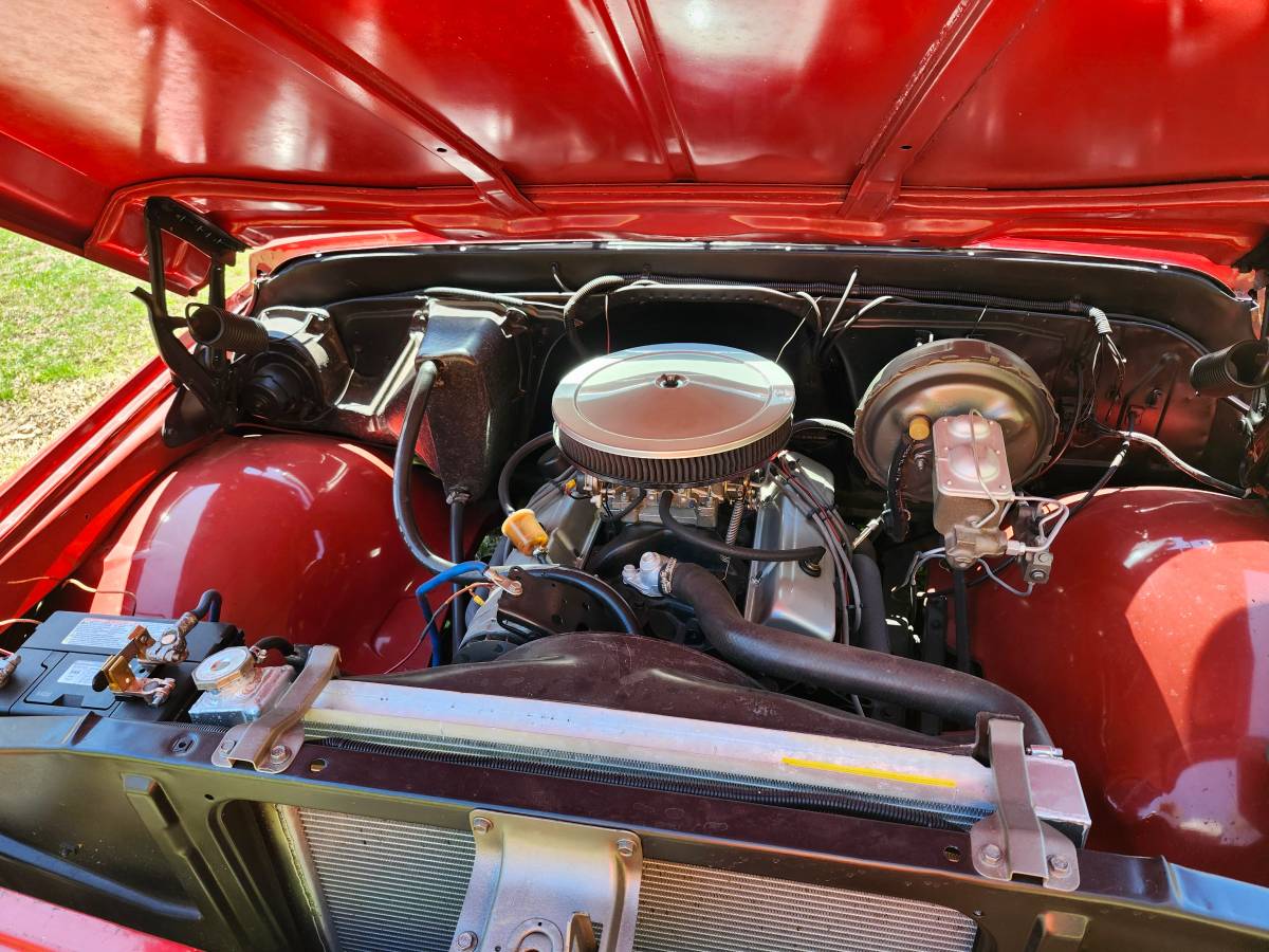 Chevy-suburban-1970-red-11