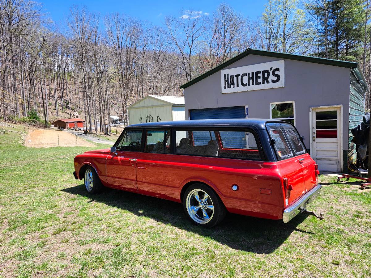 Chevy-suburban-1970-red-12