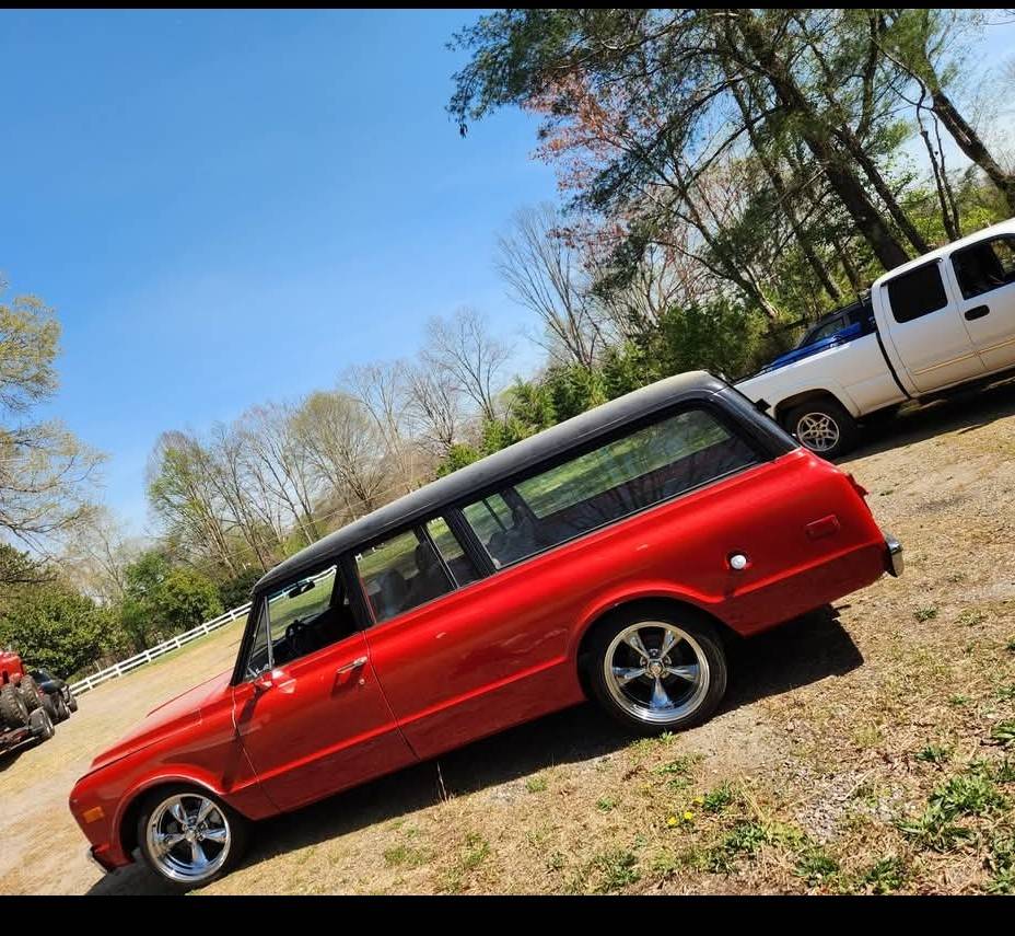 Chevy-suburban-1970-red-14