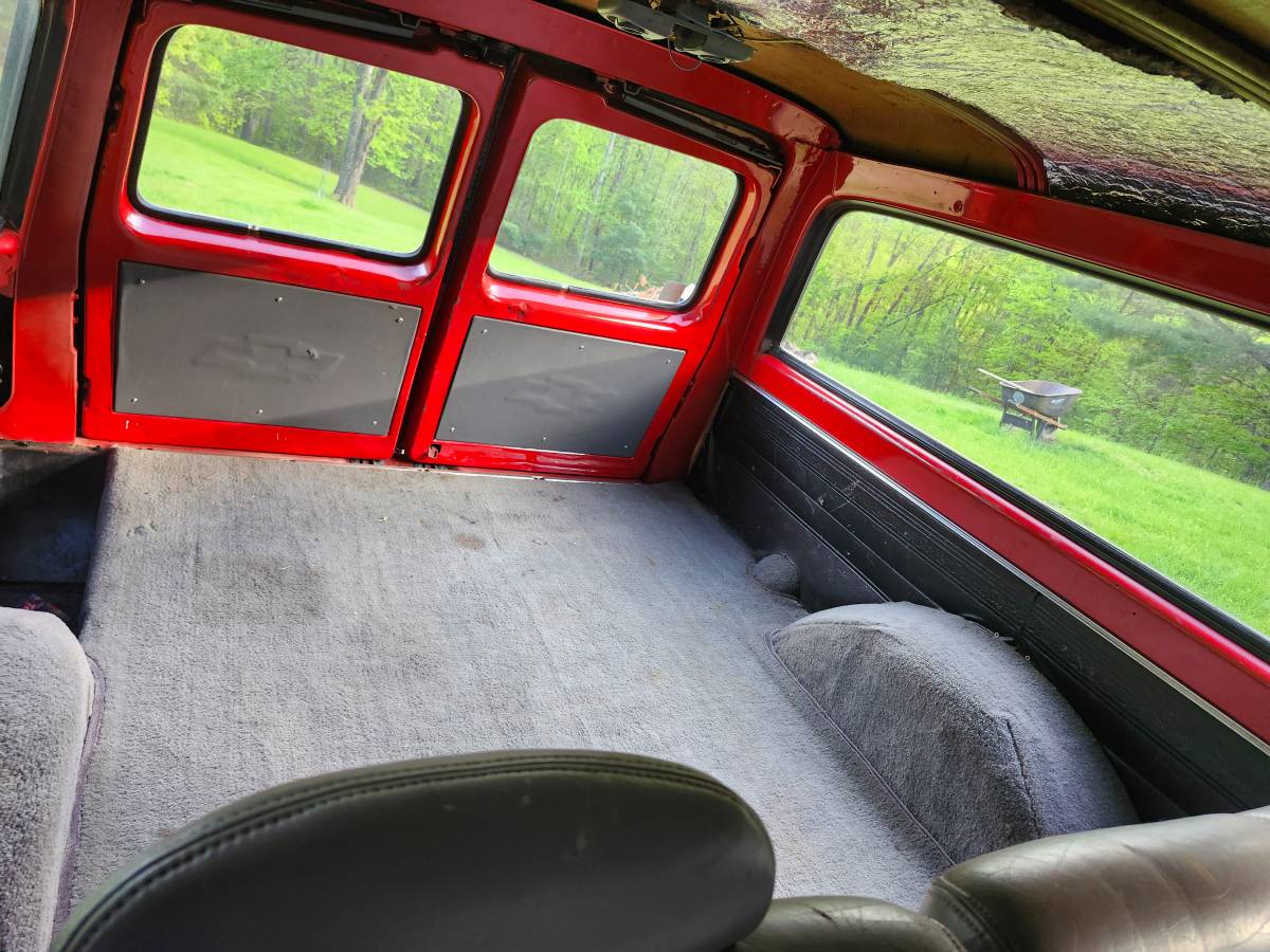 Chevy-suburban-1970-red-3