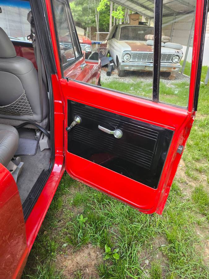 Chevy-suburban-1970-red-4