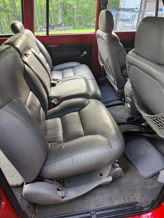Chevy-suburban-1970-red-5