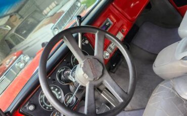 Chevy-suburban-1970-red-6