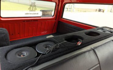 Chevy-suburban-1972-red-1