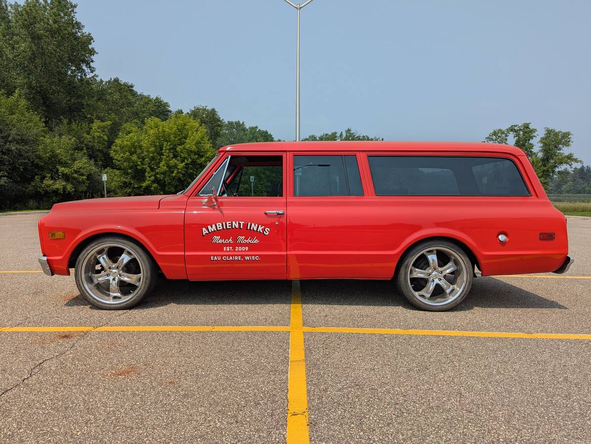 Chevy-suburban-1972-red-14