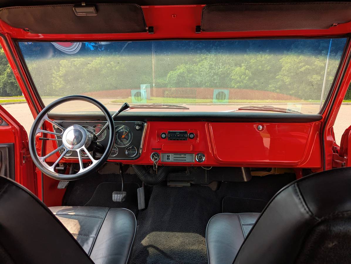 Chevy-suburban-1972-red-17
