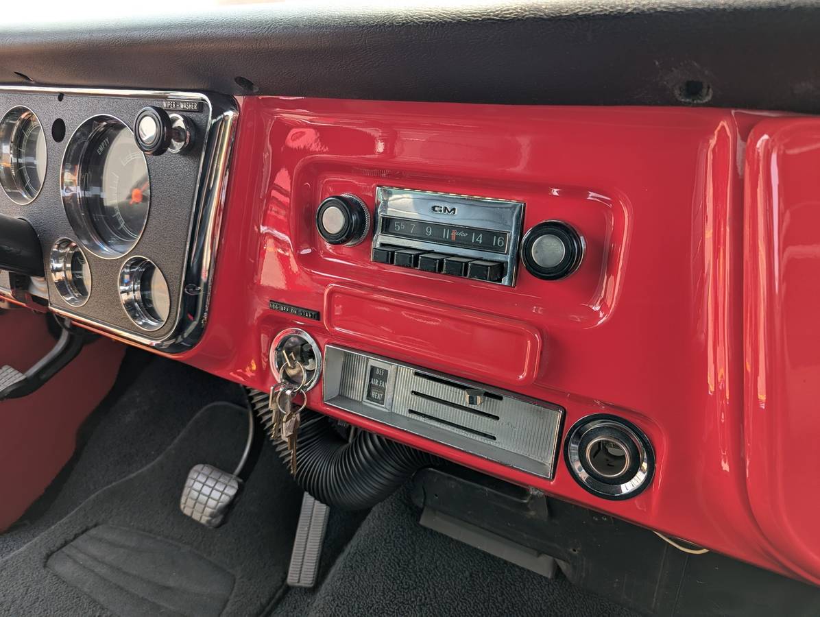 Chevy-suburban-1972-red-20