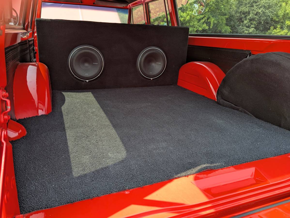 Chevy-suburban-1972-red-22