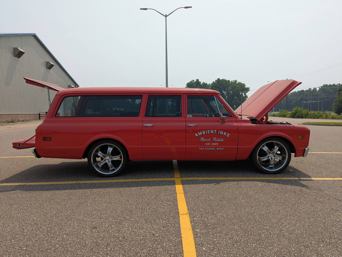 Chevy-suburban-1972-red-4