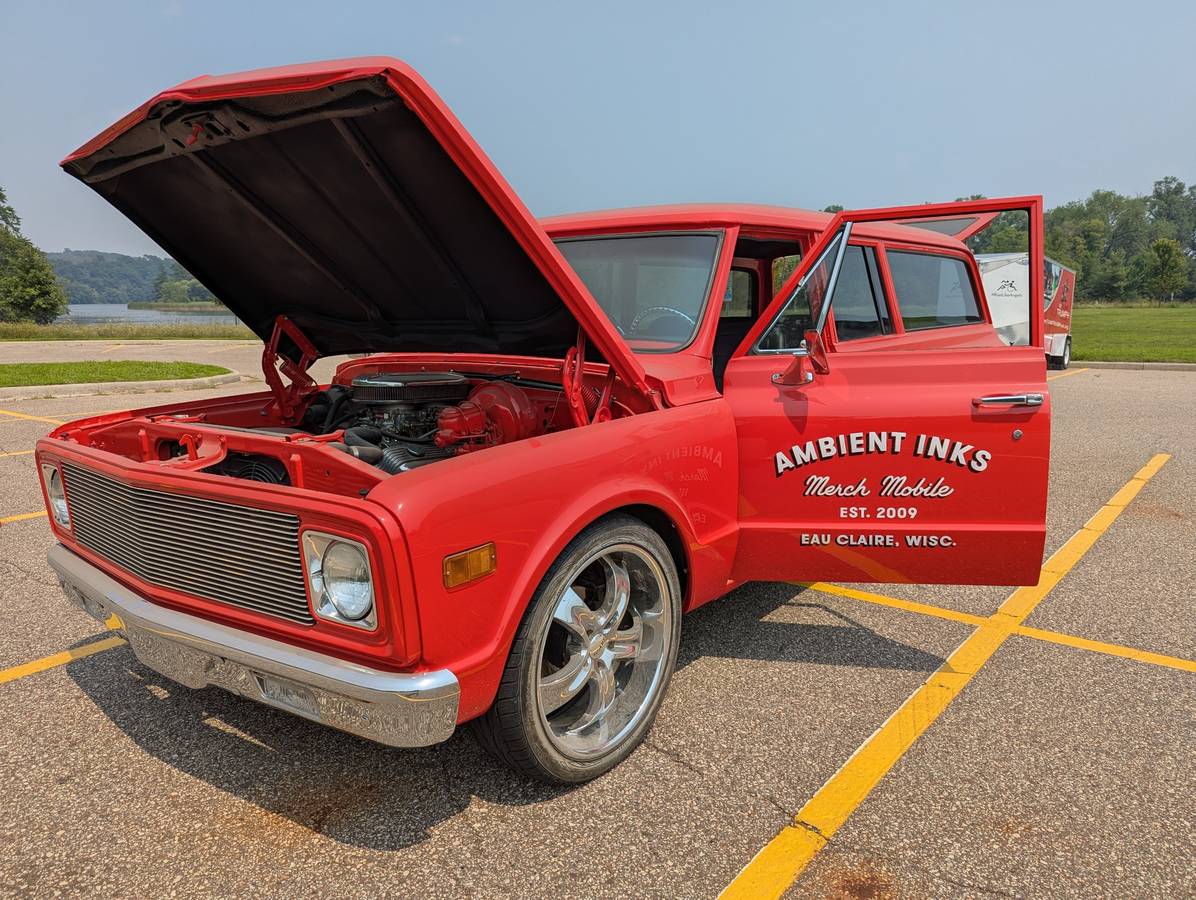 Chevy-suburban-1972-red-6