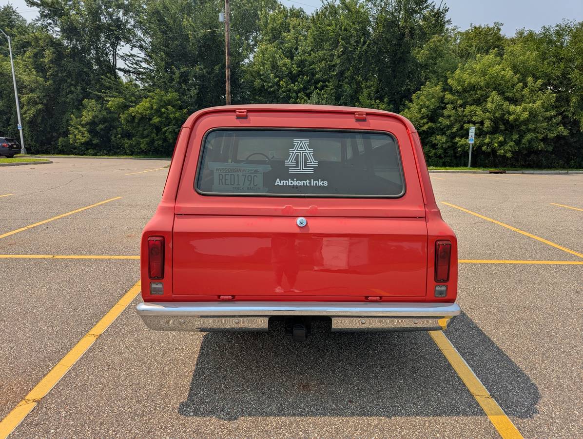 Chevy-suburban-1972-red-8