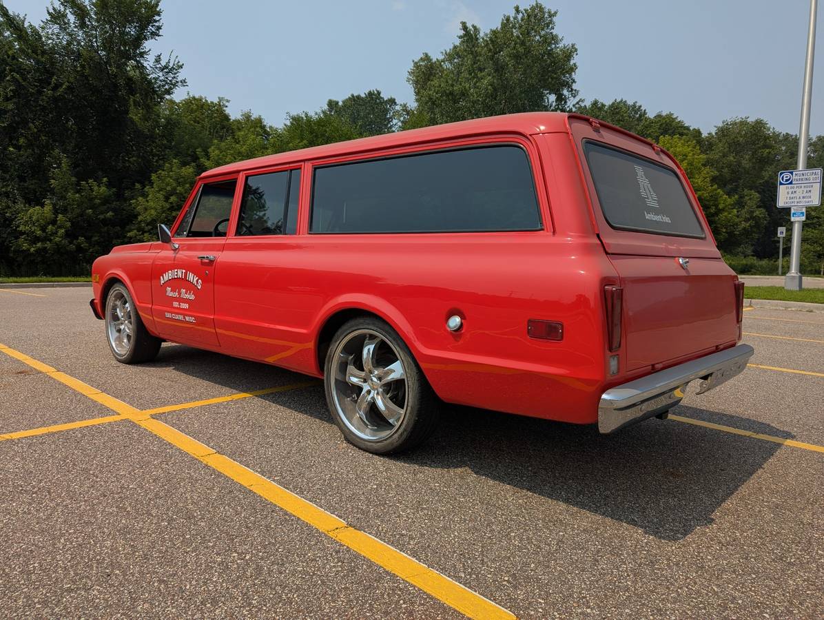 Chevy-suburban-1972-red
