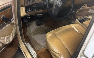 Chevy-suburban-1977-white-1