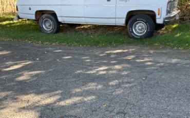 Chevy-suburban-1977-white-12