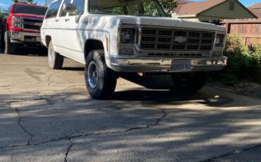 Chevy-suburban-1977-white-15