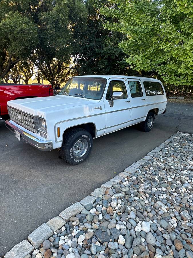 Chevy-suburban-1977-white-2
