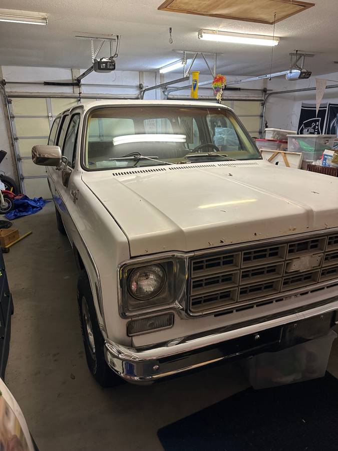 Chevy-suburban-1977-white-3