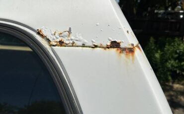 Chevy-suburban-1977-white-6