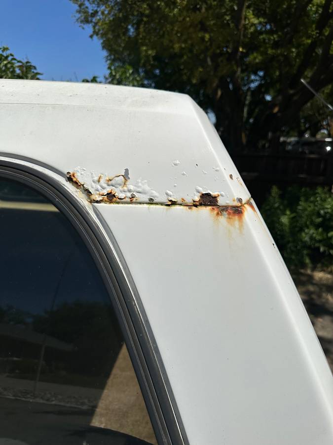 Chevy-suburban-1977-white-6