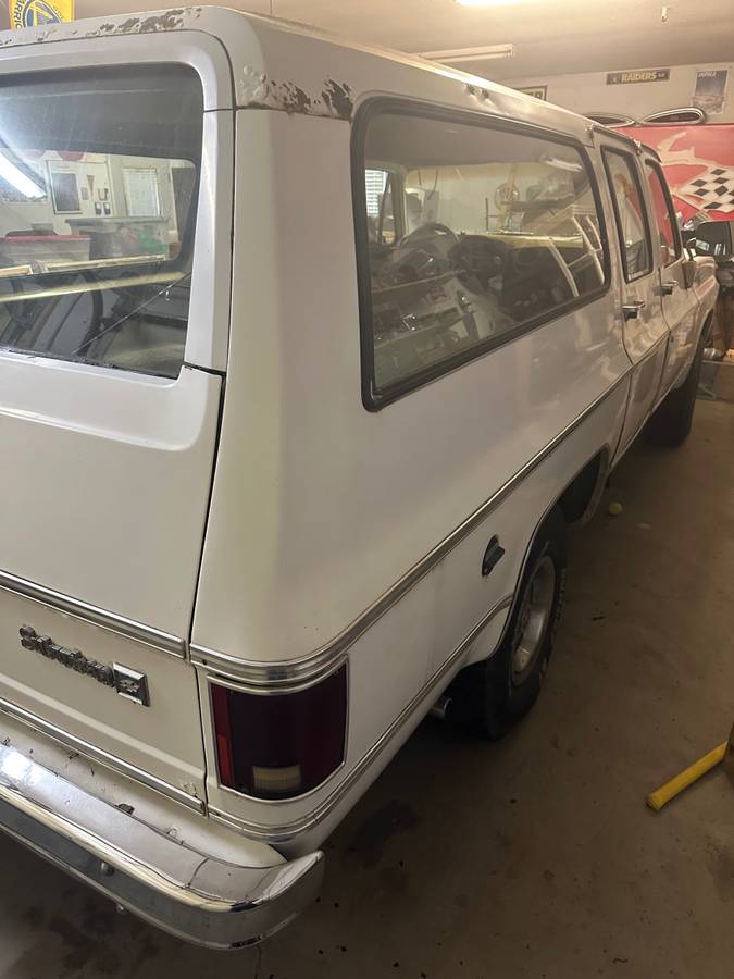 Chevy-suburban-1977-white-8