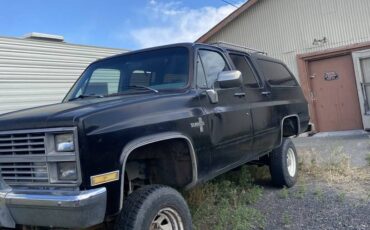 Chevy-suburban-1988-black-1