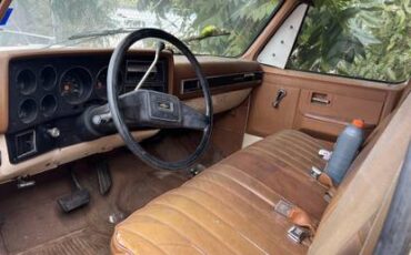 Chevy-suburban-1989-white-2