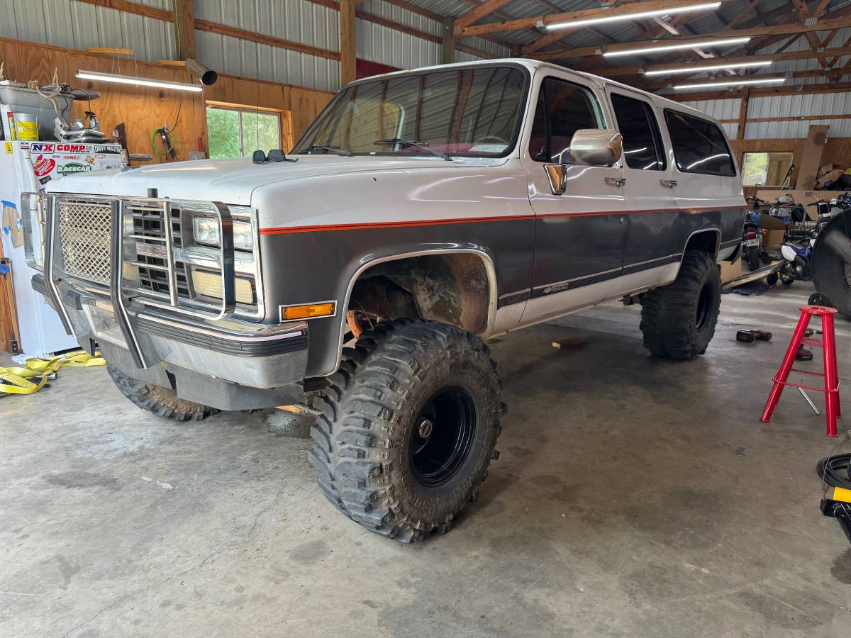 Chevy-suburban-1990-3