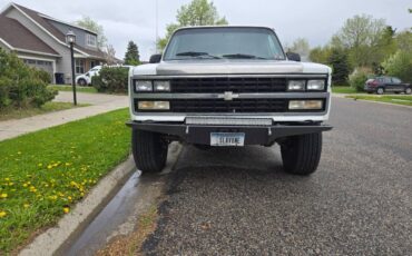 Chevy-suburban-1991-white-1