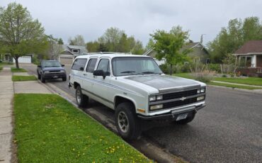 Chevy-suburban-1991-white-2