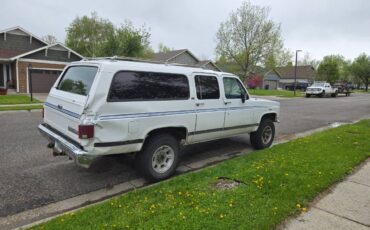 Chevy-suburban-1991-white-3