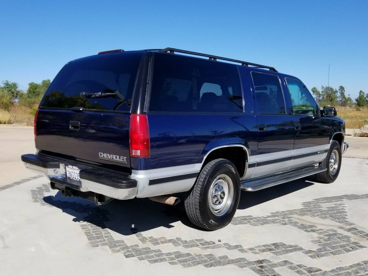 Chevy-suburban-2500-1995-blue-1