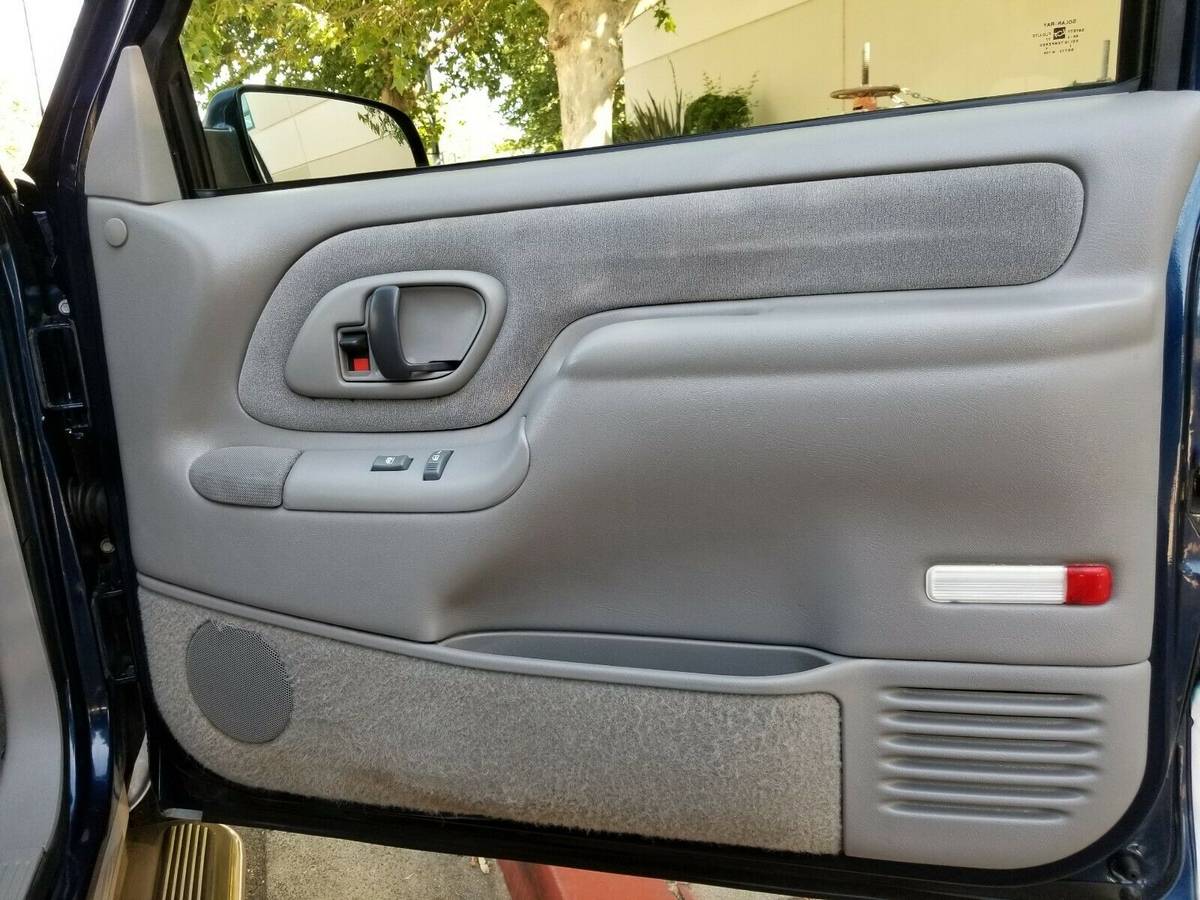 Chevy-suburban-2500-1995-blue-13