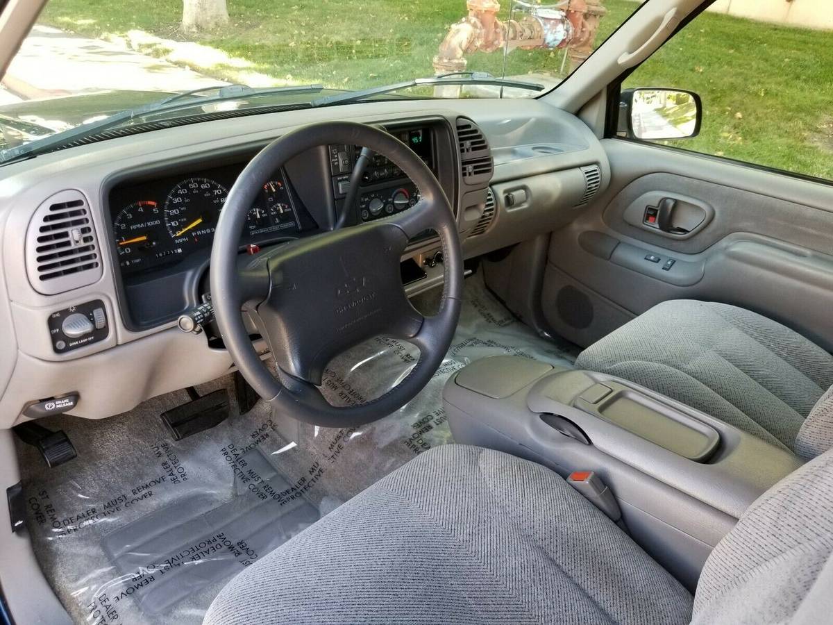 Chevy-suburban-2500-1995-blue-9