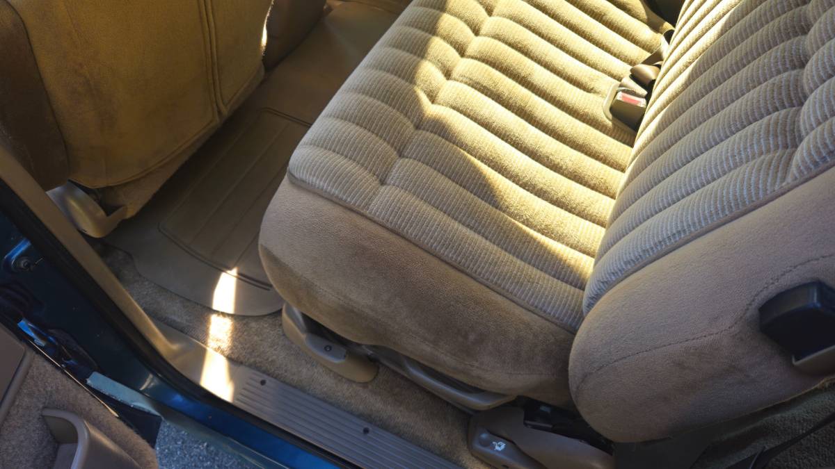 Chevy-suburban-2500-4x4-1994-green-1