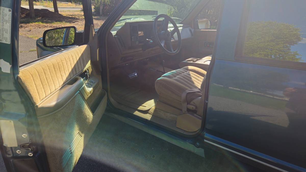 Chevy-suburban-2500-4x4-1994-green-3