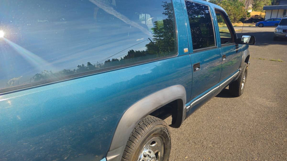 Chevy-suburban-2500-4x4-1994-green-6
